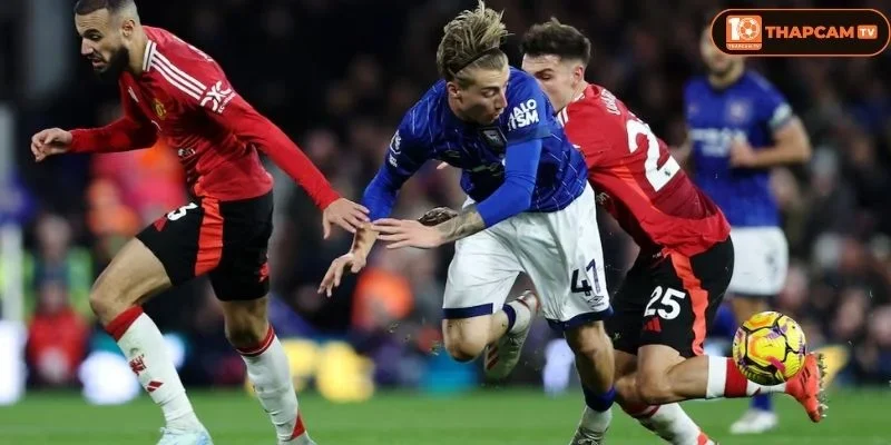 Manchester United với lợi thế sân nhà đang hừng hực cho trận đấu ngay trên sân nhà.